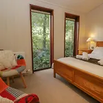 Leafy Nook Apartman *