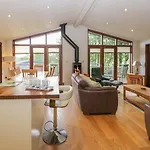 Leafy Nook Apartman *